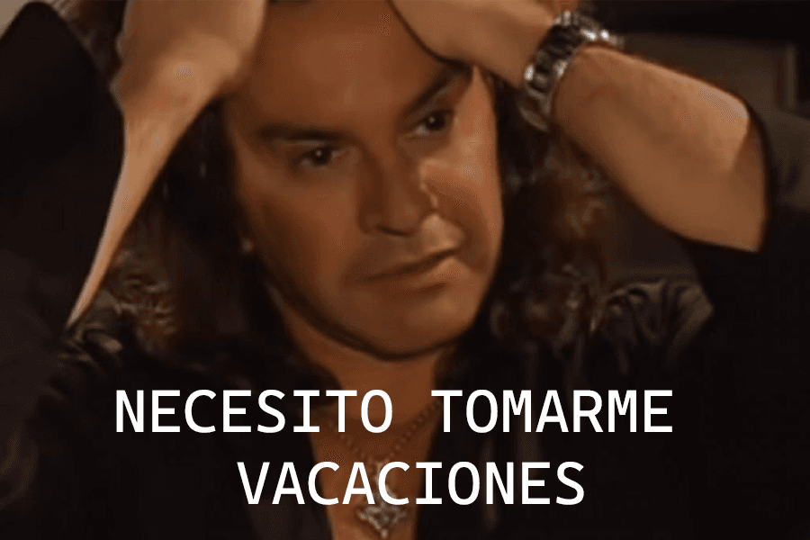 Meme con la imagen de una persona con expresión de estrés o agotamiento, llevándose las manos a la cabeza. En la parte inferior, el texto dice 'NECESITO TOMARME VACACIONES', transmitiendo la necesidad de un descanso o pausa.